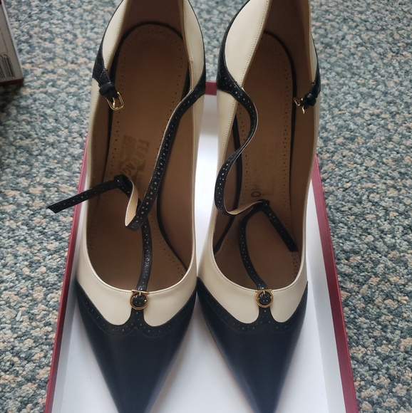 Salvatore Ferragamo Shoes - Salvatore Ferragamo Nalia Pumps size 10 B NWT